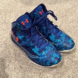 Youth under armor boys basketball shoes